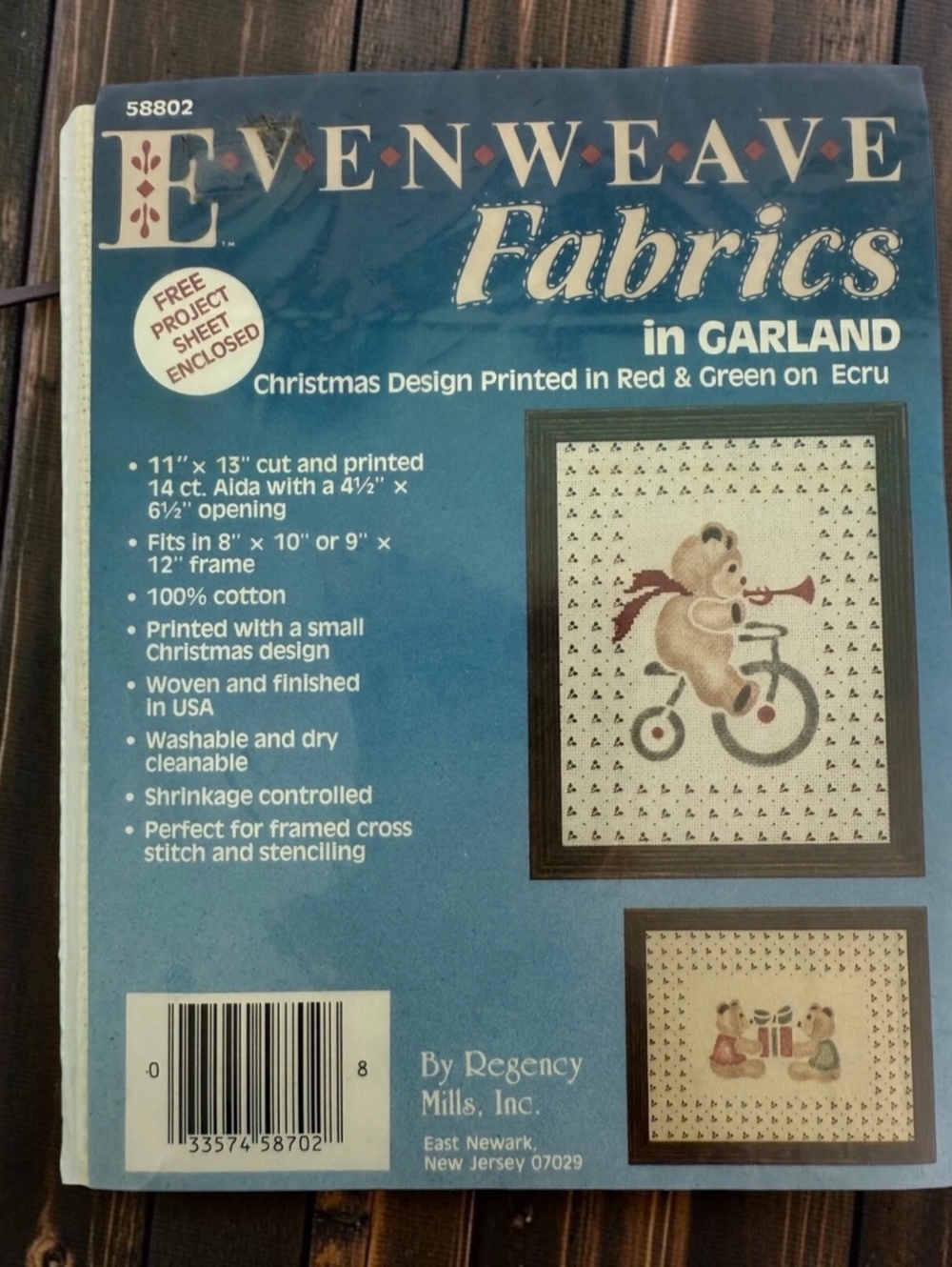 Evenweave Fabrics Christmas Cross Stitch Kit in Garland Pattern by Regency Mills